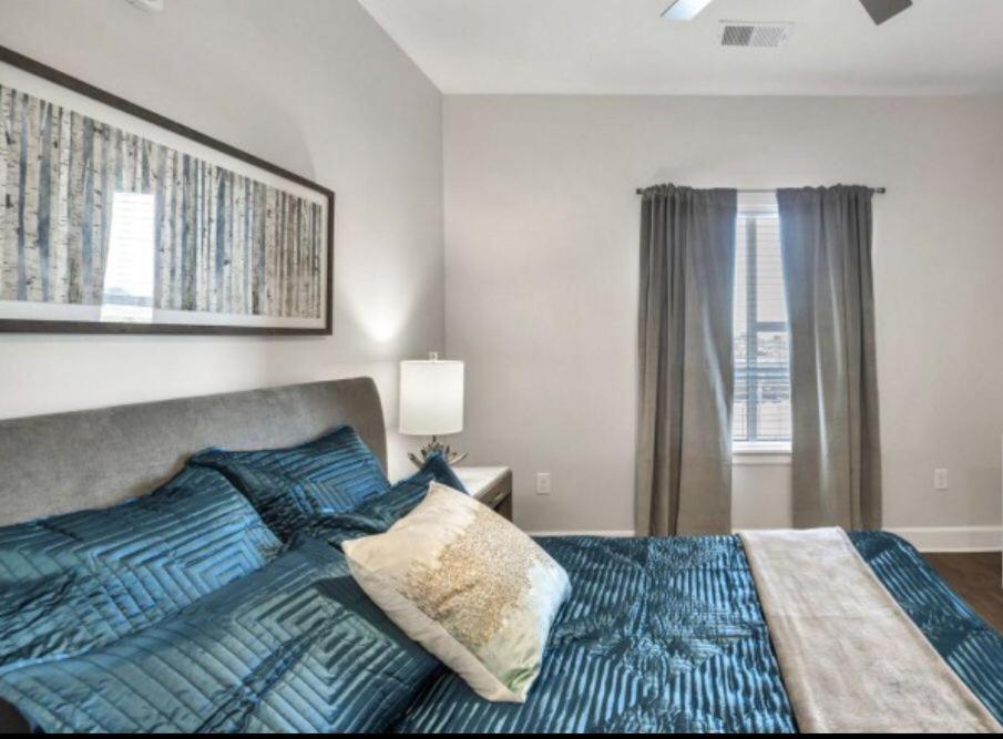 Spacious Castle W Gym Pool Free Parking I Walk To Dowtown N Broadway 纳什维尔 外观 照片