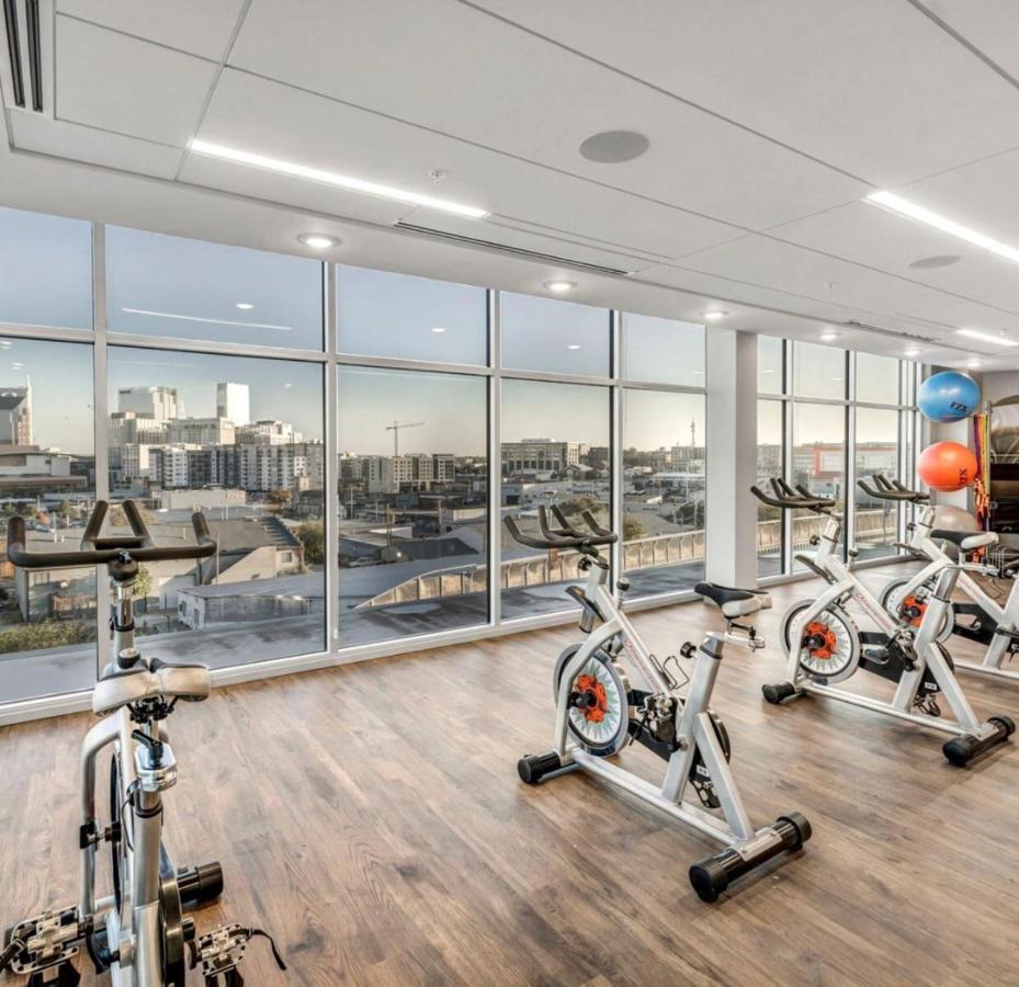 Spacious Castle W Gym Pool Free Parking I Walk To Dowtown N Broadway 纳什维尔 外观 照片